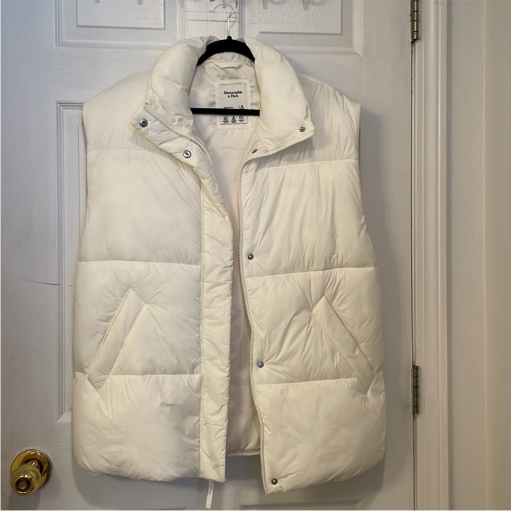 Abercrombie and fitch oversized cream puffer vest